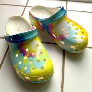Womens size 8 cute platform rainbow tie dye crocs